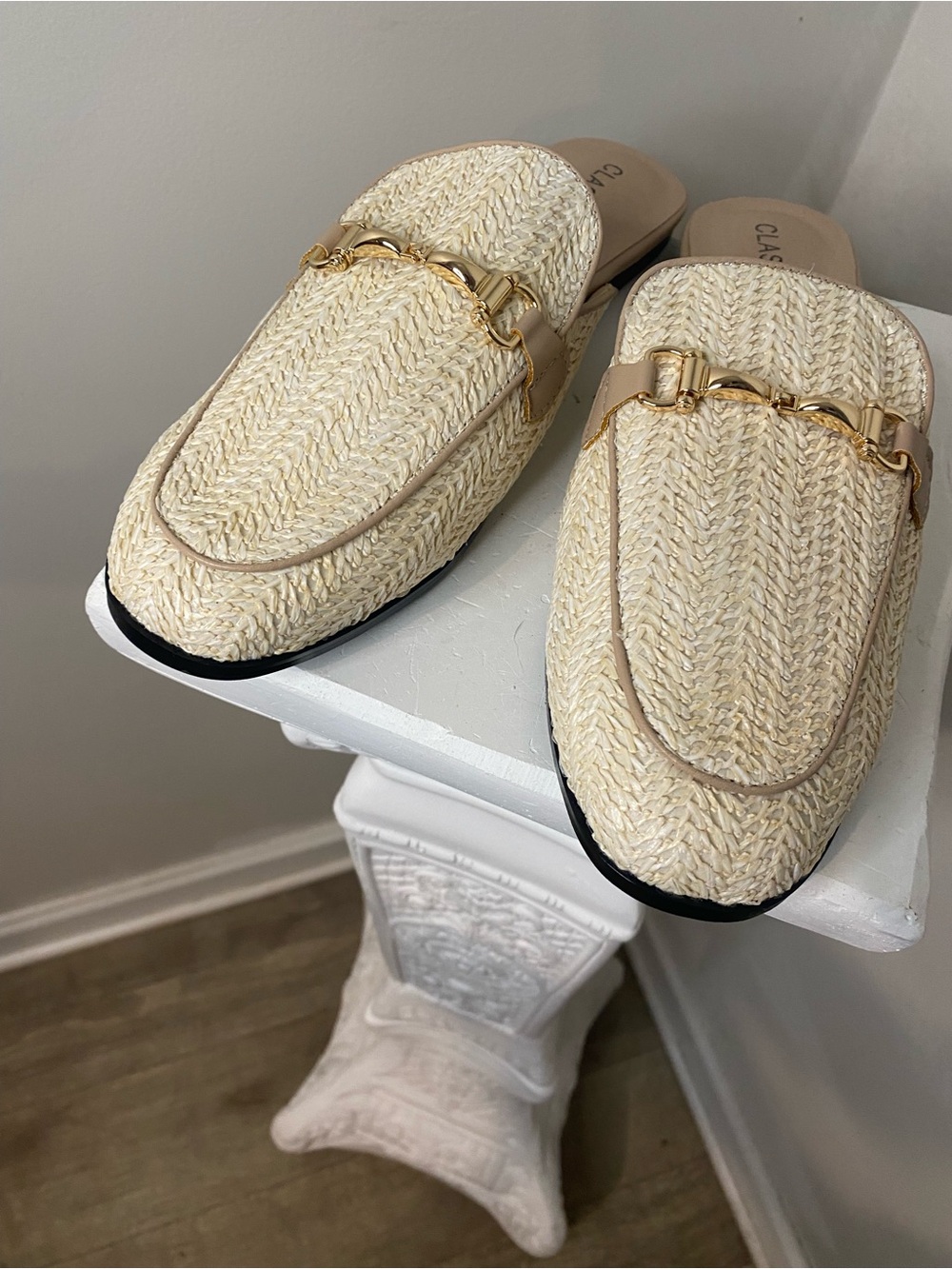 Classique Slip-On Mules with Gold Chain Detail (Sz 9.5)